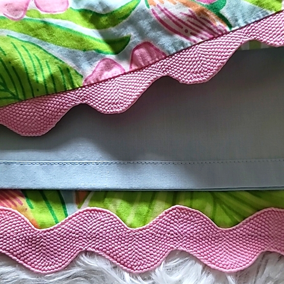 Lilly Pulitzer Botanical Garden Skirt with pink scalloped trim. EUC - Picture 6 of 7